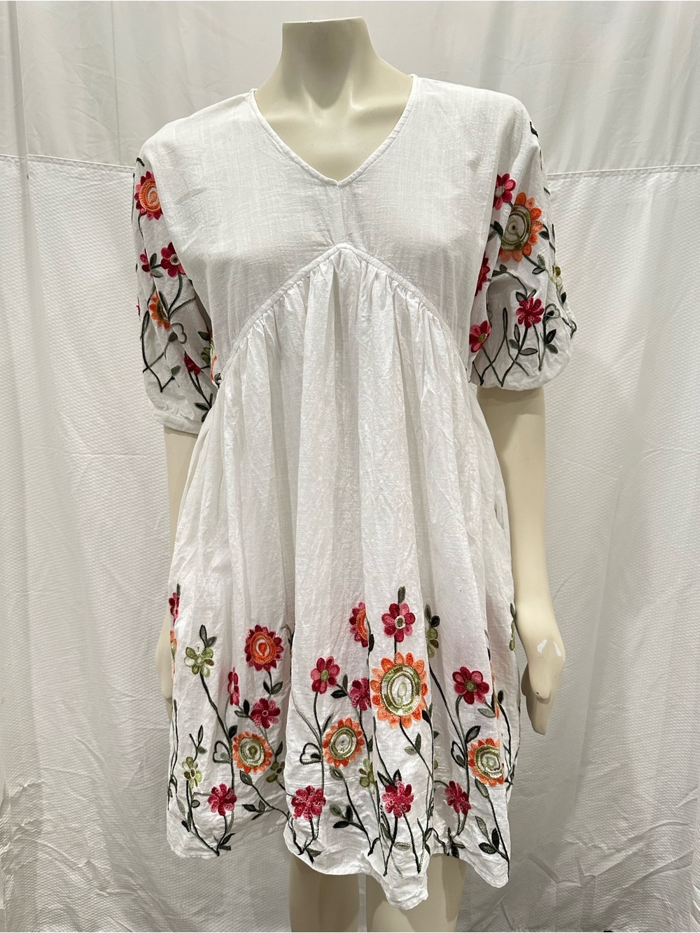 Ivory Floral Embroidered Babydoll Dress Sz Medium